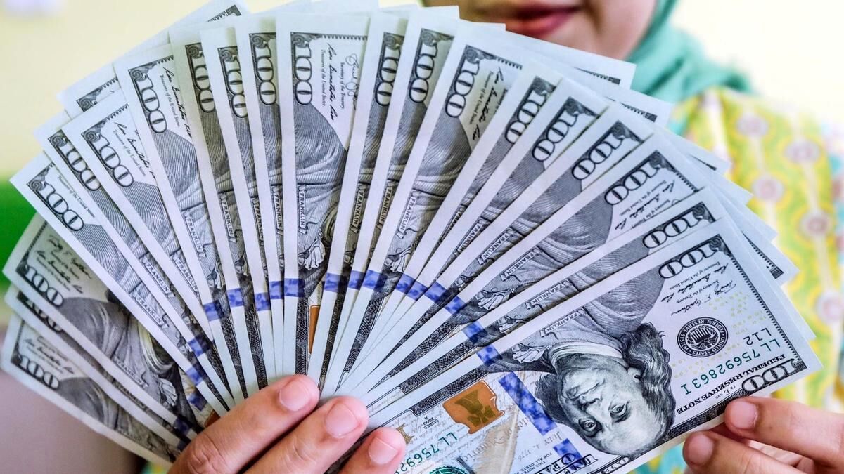 رشد آرام قیمت دلار و یورو در صرافی‌های بانکی