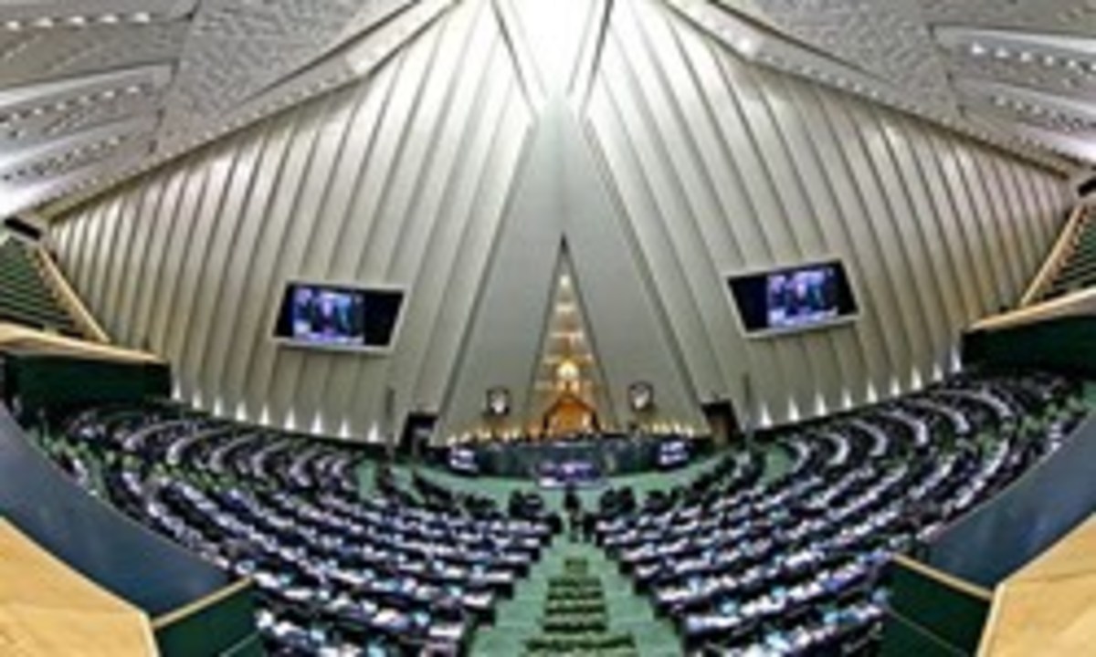مخالفت مجلس با فوریت لایحه دولت برای «اصلاح ارز ۴۲۰۰ تومانی»