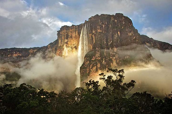 ۱۰ آبشار حیرت‌انگیز دنیا