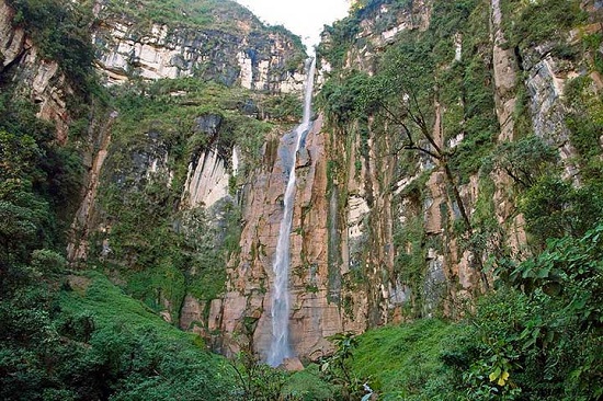 ۱۰ آبشار حیرت‌انگیز دنیا