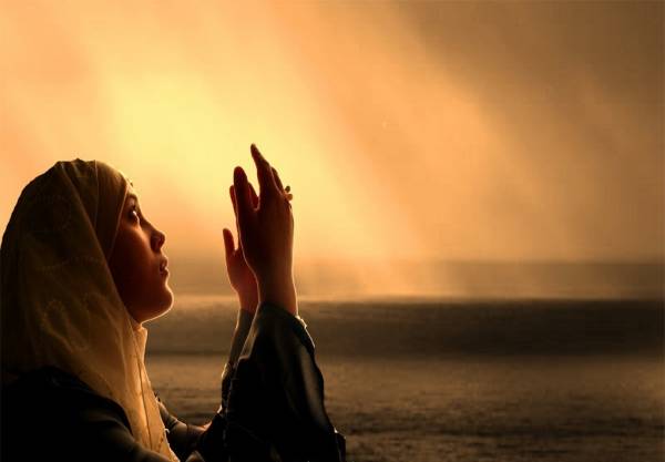 دلیل کشیدن دست‌ها روی صورت بعد دعا