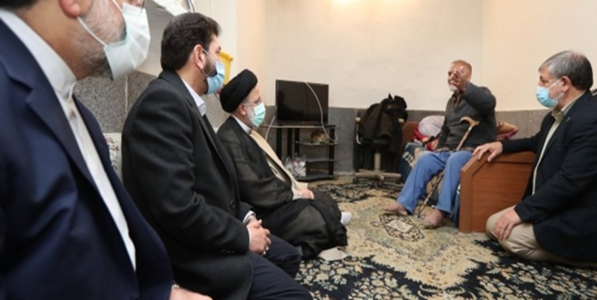 حضور رئیس‌جمهور در منزل دو شهید سرافراز دوران دفاع مقدس