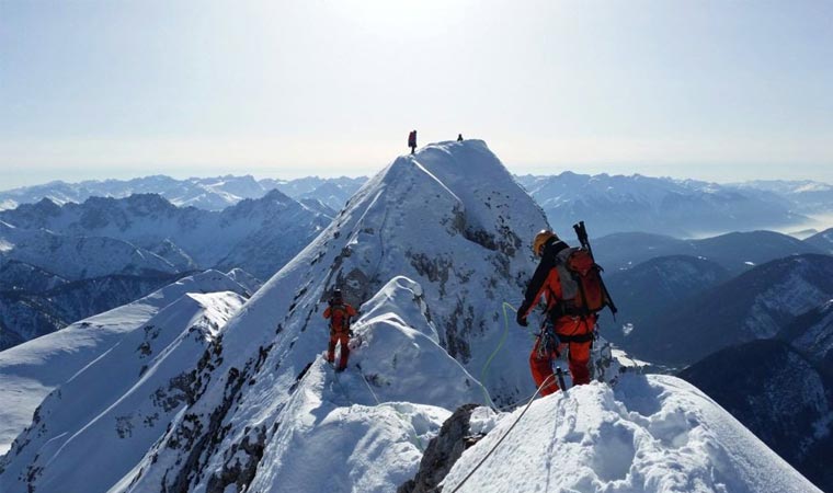 ورزش کوهنوردی و فواید آن