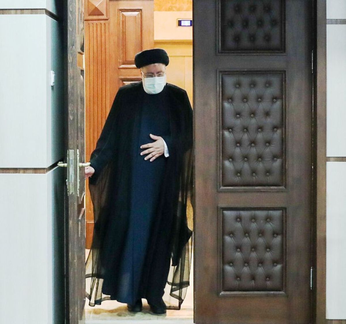رییس‌جمهور وارد دانشگاه شریف شد
