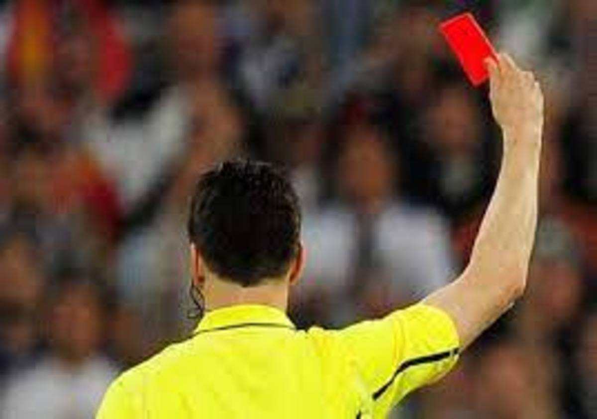 داوران در انتظار تحقق قول‌های فدراسیونِ وعده و وعید/ VAR پیشکش، رادیو را روشن کنید!