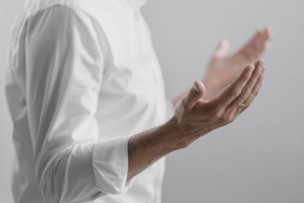 نیت نمازی که برای والدین می‌خوانیم چیست؟