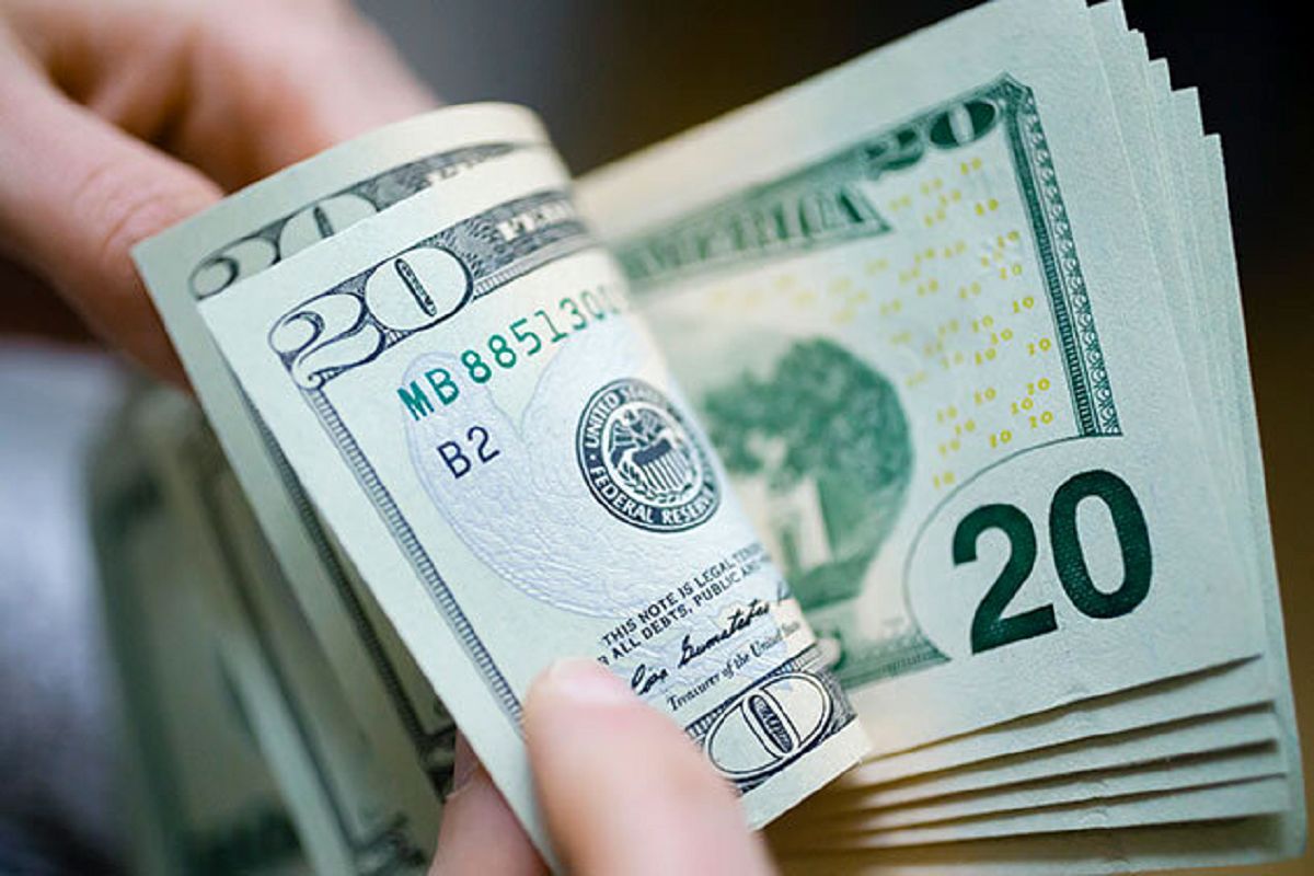کاهش نرخ دلار پس از چند روز تثبیت قیمت در صرافی‌های بانکی