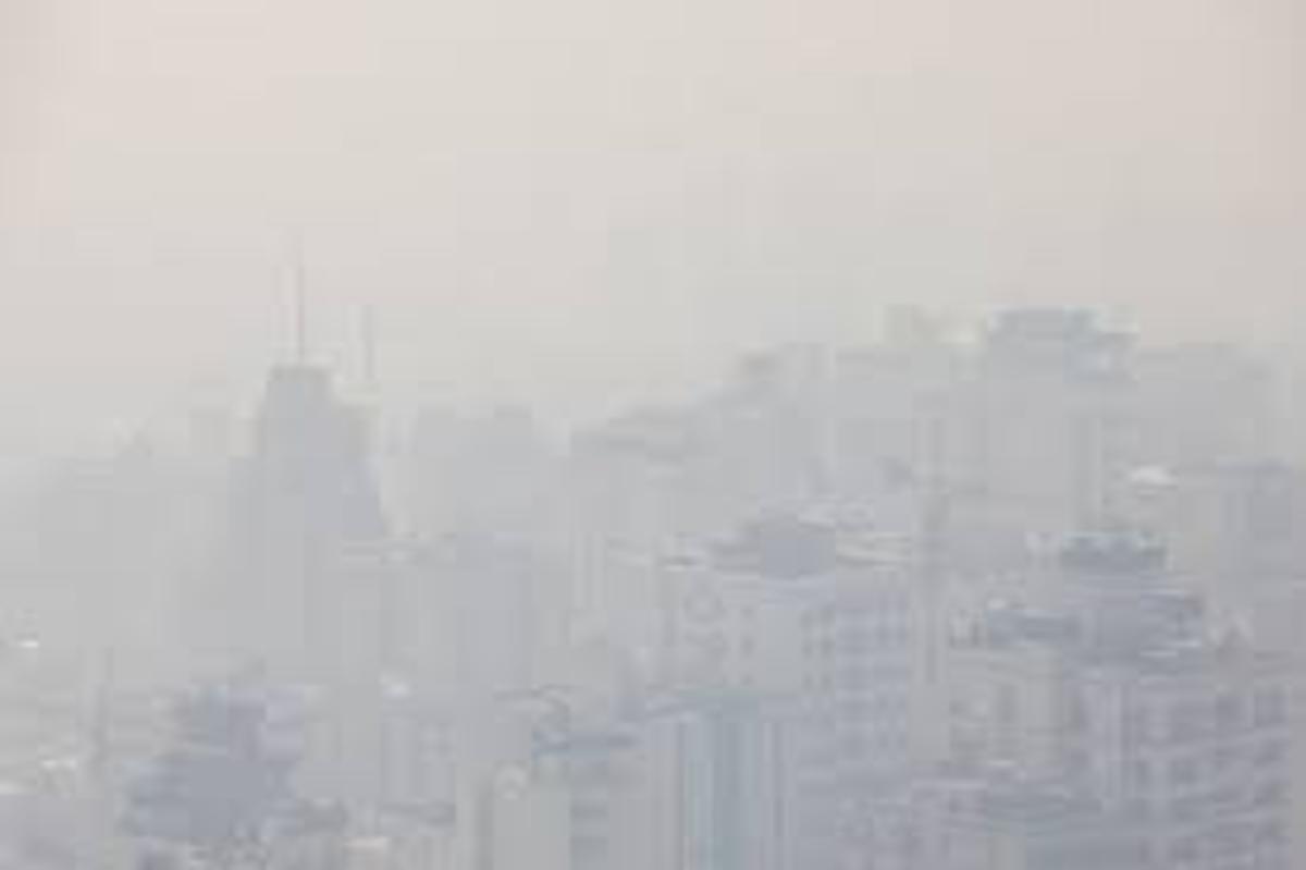 چتر آلودگی بر فراز آسمان تهران/ ۲۲ ایستگاه در وضعیت قرمز