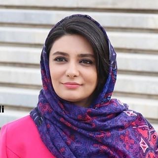 میان آن همه تشویش در تو می&zwnj;نگرم