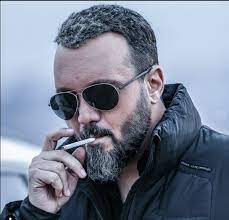 کامبیز دیرباز : نیاز دارم مثل کودکیم بخنذم !