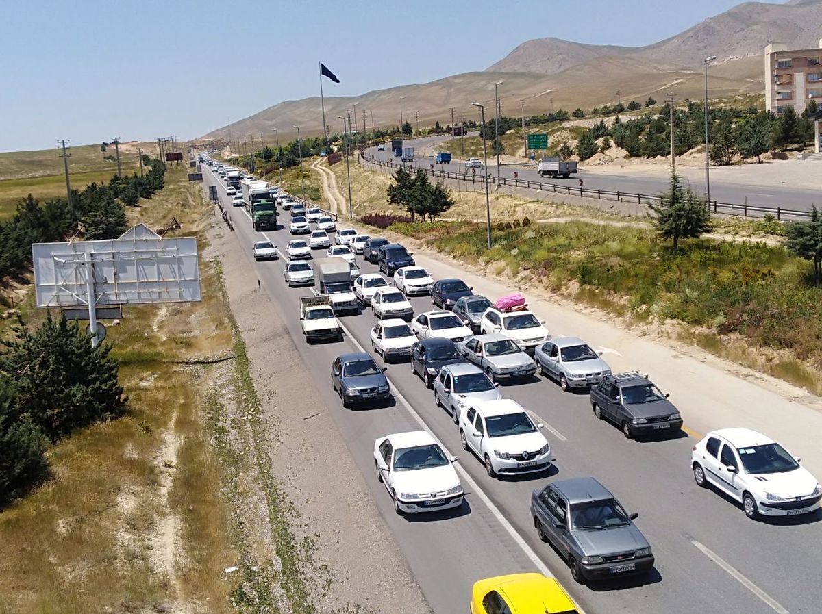 ترافیک سنگین بازگشت مسافران نوروزی محور هراز را یک طرفه کرد