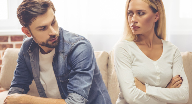 ۵ رفتاری که زنگ خطر رابطه شما را روشن می‌کند
