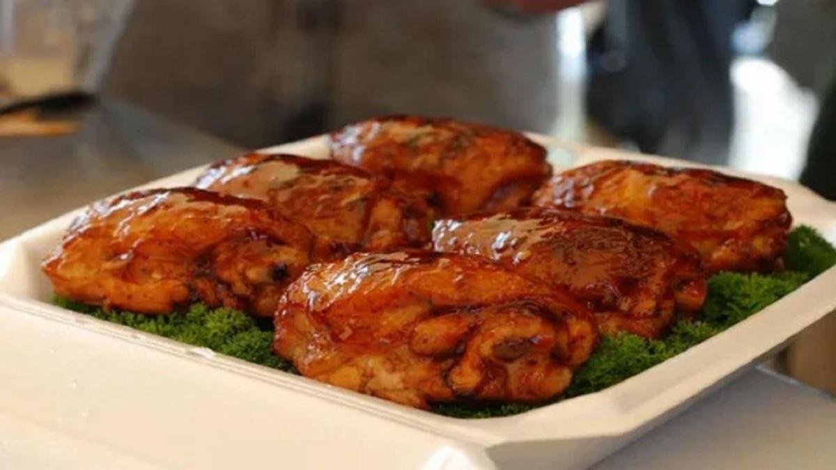 فوت و فن تهیه مرغ دودی رستورانی با سس مایونز