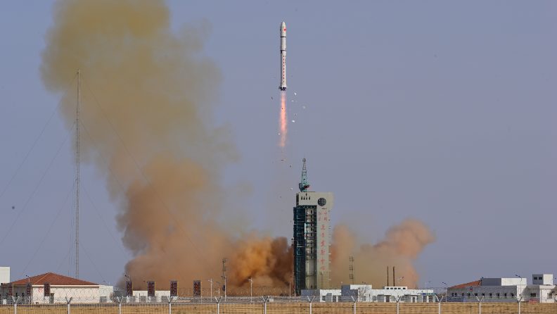 چین ۳ ماهواره جدید به فضا پرتاب کرد
