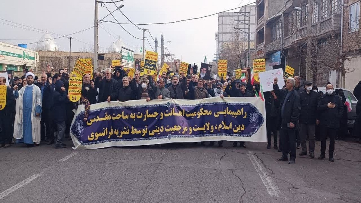 راهپیمایی نمازگزاران آذربایجان غربی در محکومیت نشریه فرانسوی