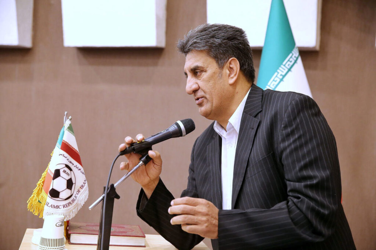 خداداد افشاریان: داور بازی استقلال و تراکتور شاهکار بود!