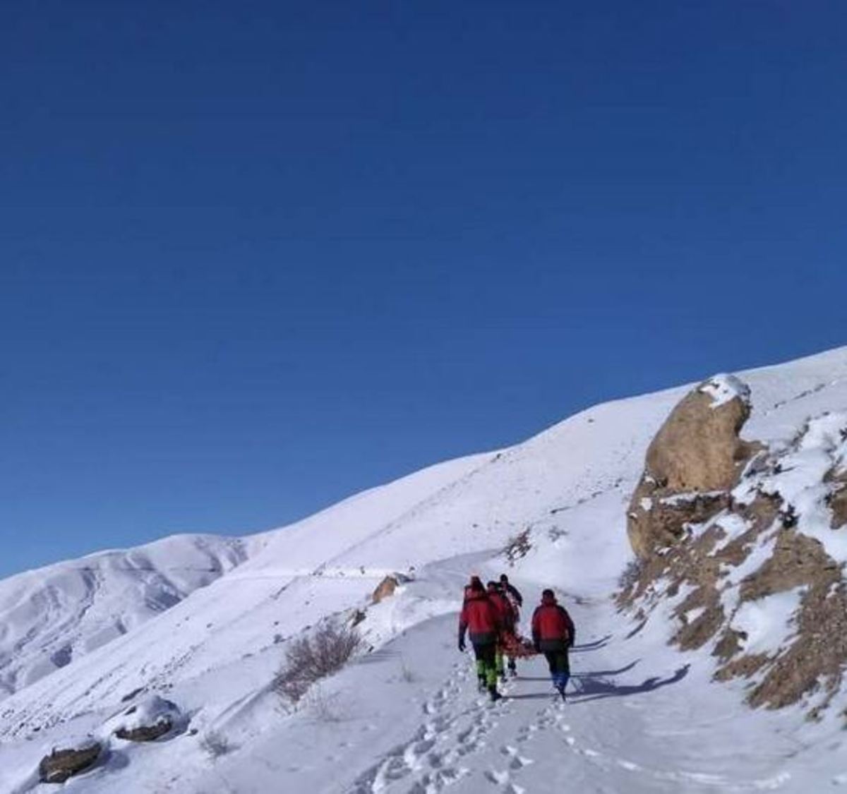 امدادرسانی به ۱۹۰ نفر و اسکان اضطراری ۵۶ گرفتار در برف و کولاک در یزد
