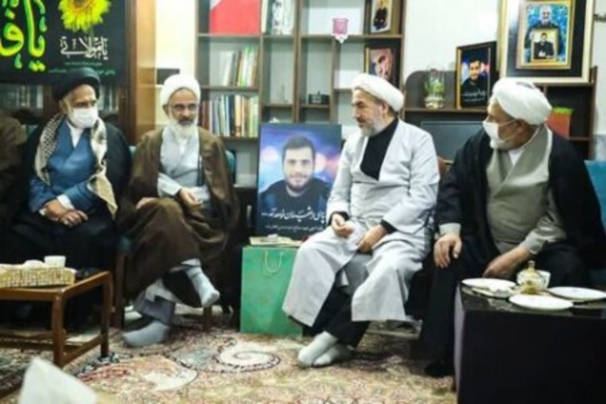 دیدار نماینده، ولی فقیه در سپاه با خانواده یک شهید مدافع امنیت