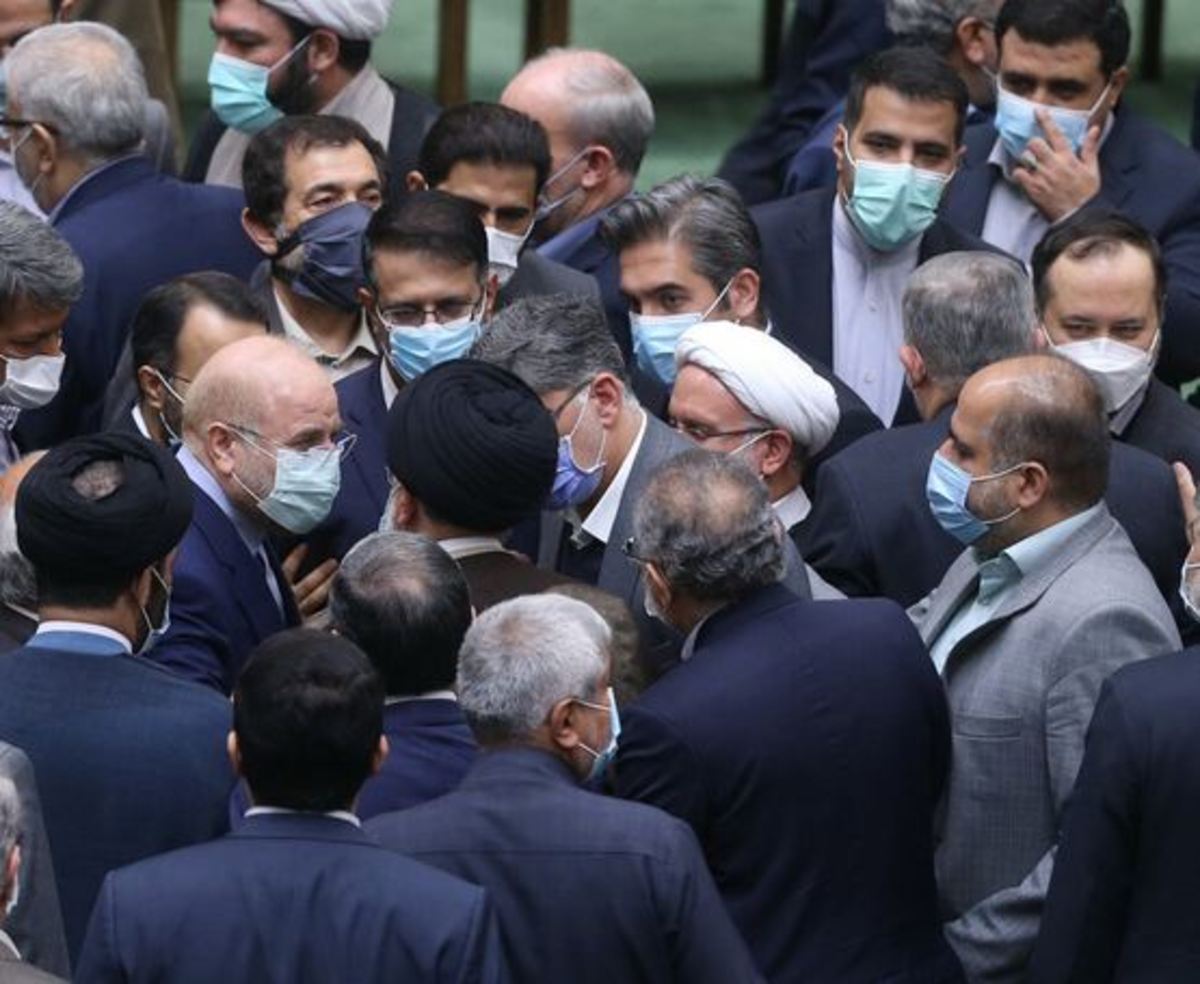 نمایندگان به جای طرح استیضاح، لایحه بودجه و برنامه هفتم را پیگیری کنند