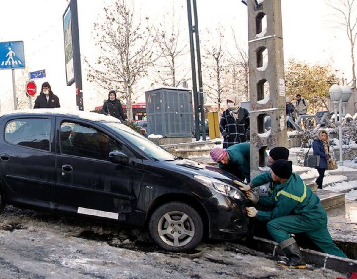 تماس ۱۷ هزار شهروند با سامانه ۱۳۷پلاس/رفع لغزندگی معابر بیشترین درخواست شهروندان