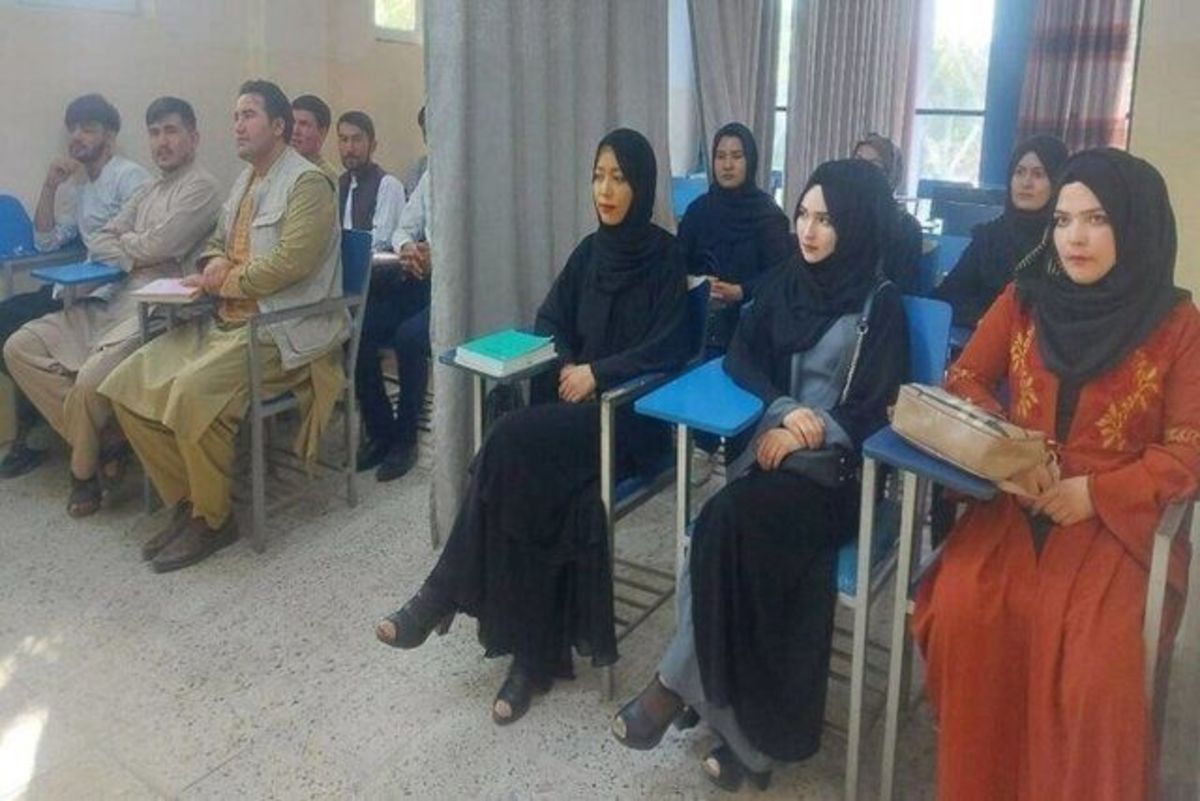 العربیه: طالبان بازگشایی مدارس و دانشگاه‌ها برای دختران را بررسی می‌کند