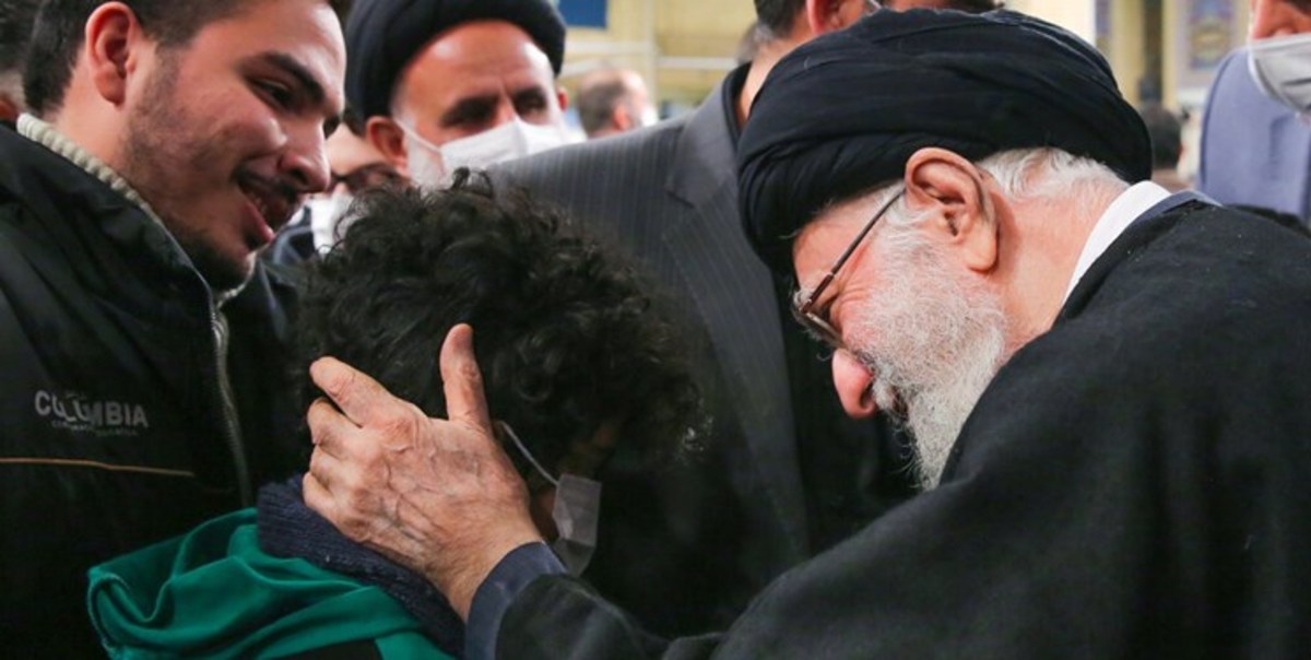بررسی بیانات رهبر انقلاب در دیدار با خانواده شهدای شاهچراغ
