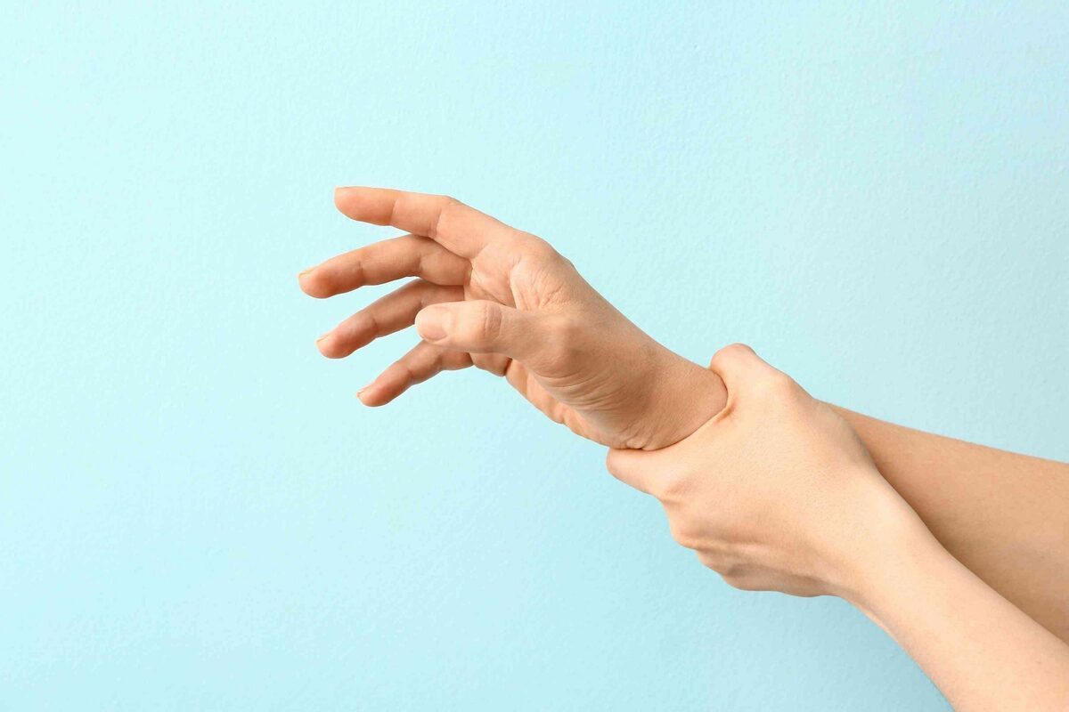 دلیل لرزش دست چه چیز‌هایی میتواند باشد؟