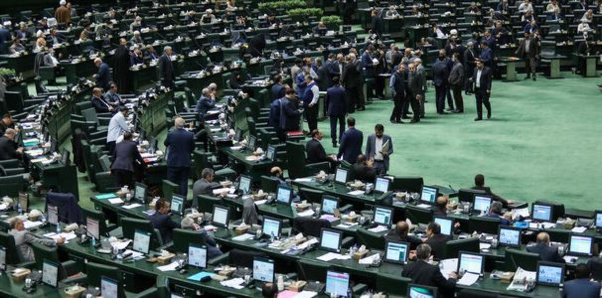 نمایندگان مجلس برای تجدید میثاق به حرم امام رفتند