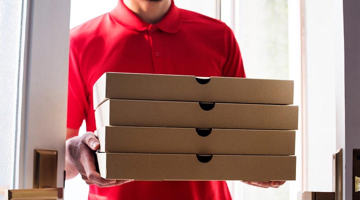 تهیه پیتزا در منزل اقتصادی‌تر است یا سفارش آن از رستوران؟