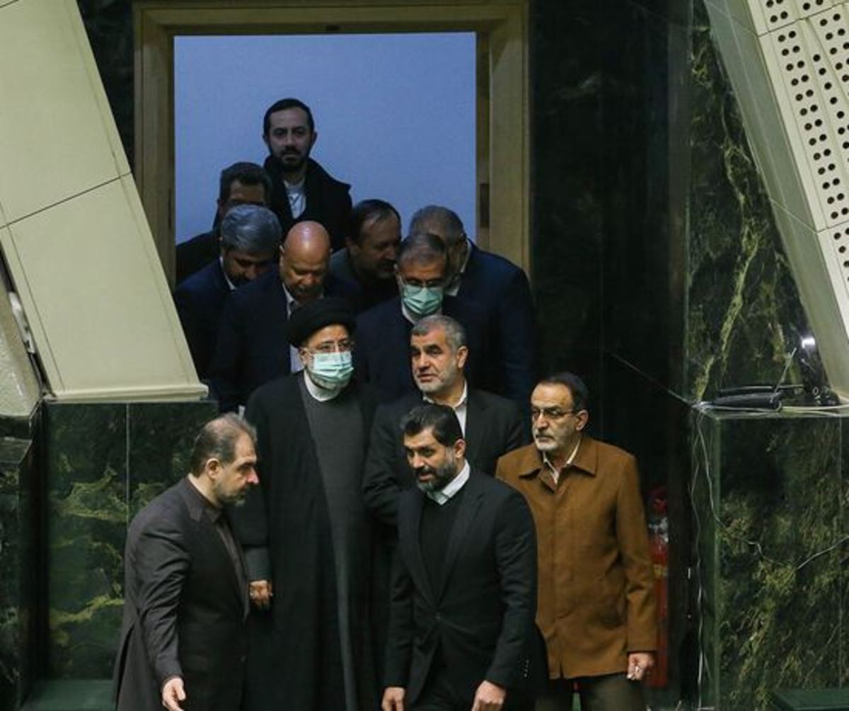 رئیس جمهور برای دفاع از کلیات لایحه بودجه ۱۴۰۲ در مجلس حضور یافت
