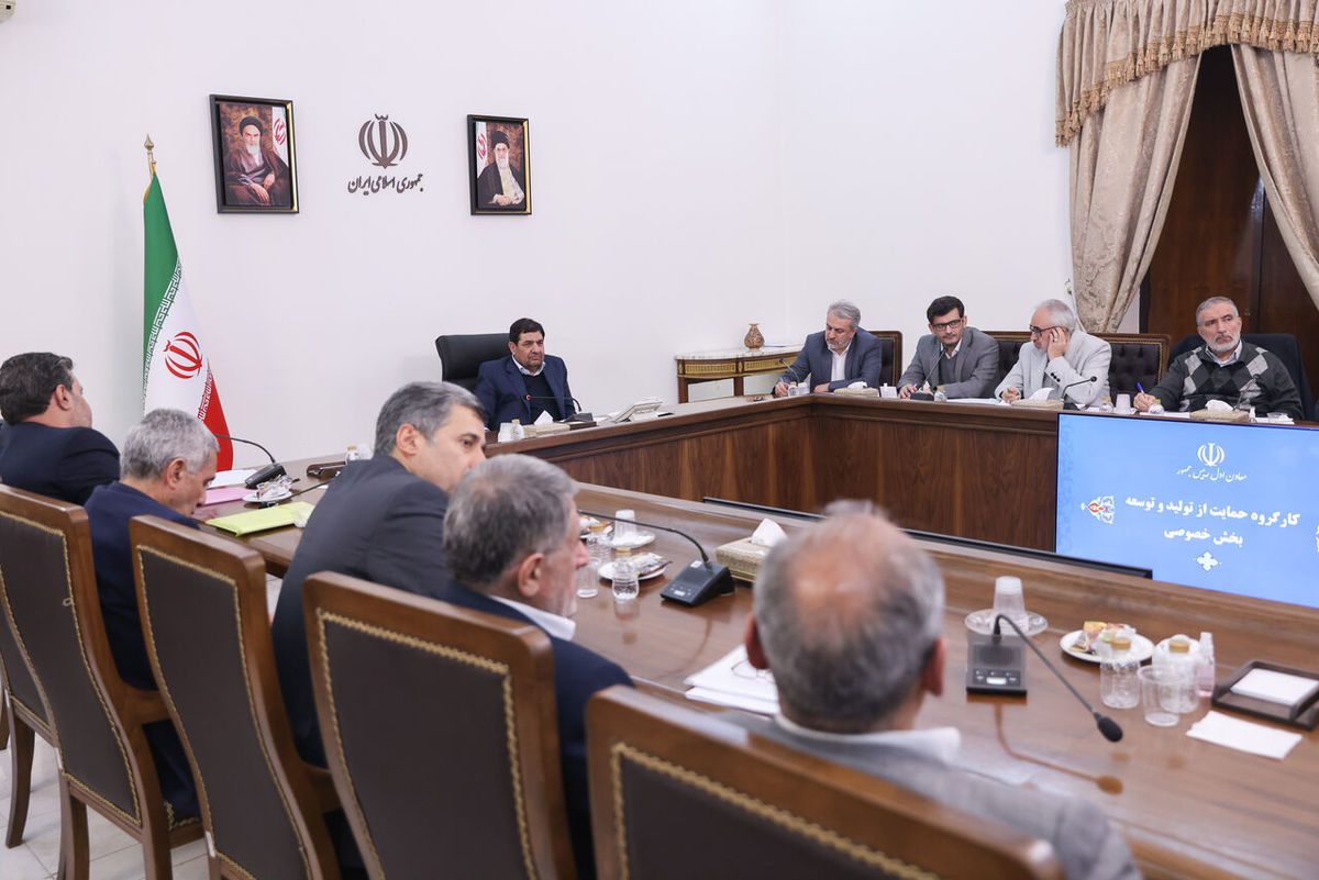 مخبر: تولیدکنندگان و کارآفرینان سرداران اقتصادی کشور هستند