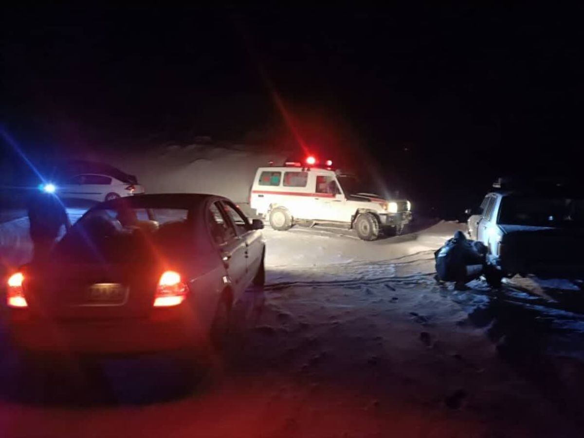 ۲۶۵ مسافر گرفتار در برف و کولاک توسط هلال احمر زنجان امدادرسانی شدند