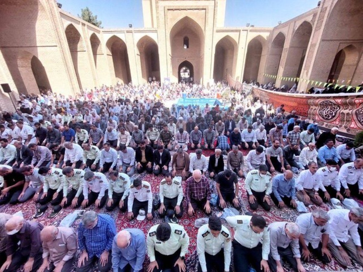 ما ۲۲ بهمن به میدان می‌آییم که بگوییم پای انقلابمان ایستاده‌ایم