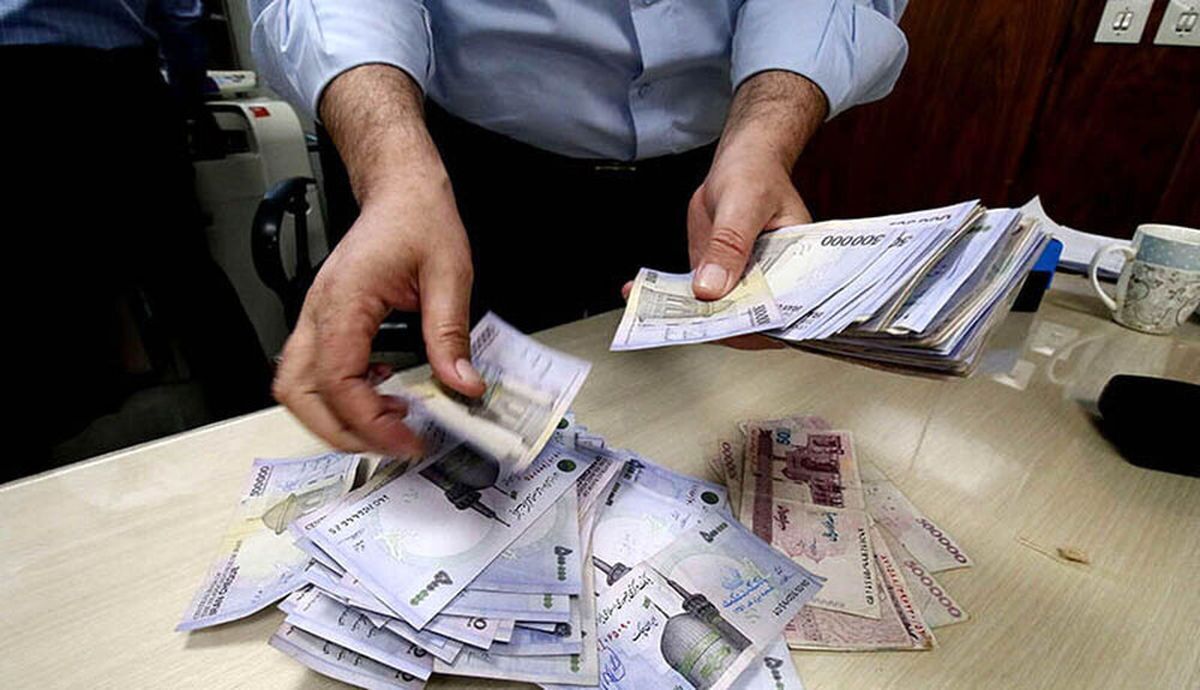 کارگران، کارمندان و بازنشستگان امسال چقدر عیدی می‌گیرند+ حداقل و حداکثر