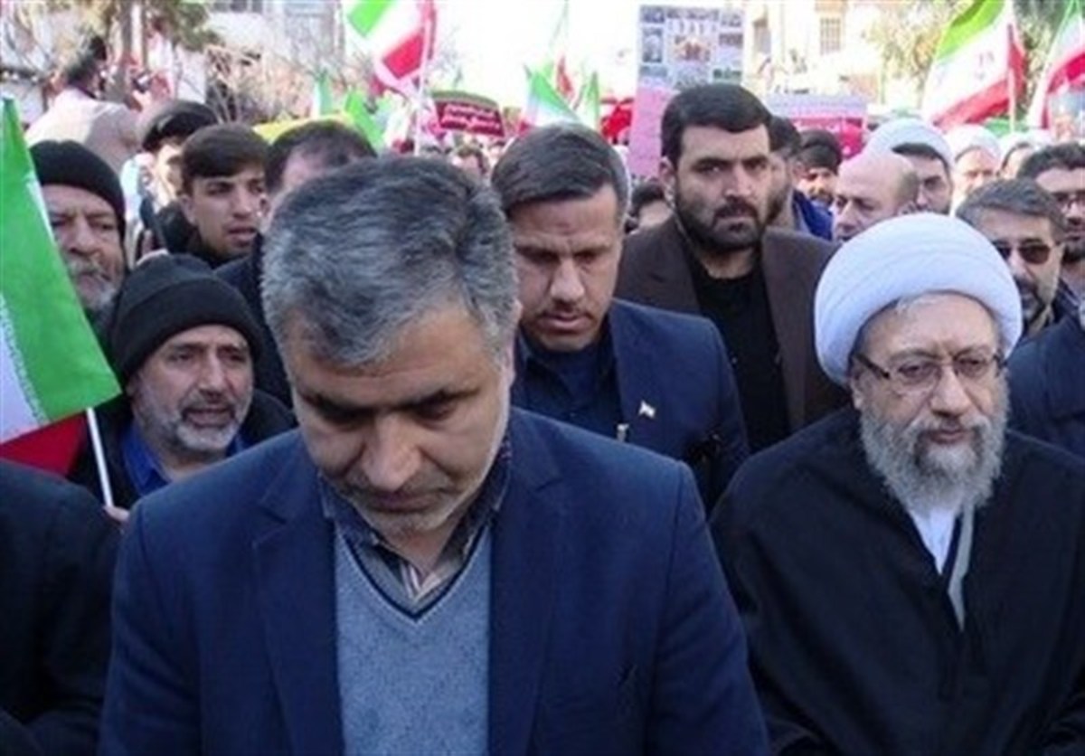 حضور رئیس مجمع تشخیص مصلحت نظام در راهپیمایی /آیت‌الله لاریجانی: انقلاب اسلامی پاینده می‌ماند