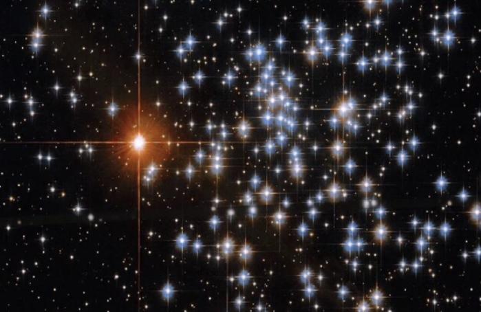 انتشار تصویری زیبا از یک خوشه ستاره‌ای خیره‌کننده توسط هابل