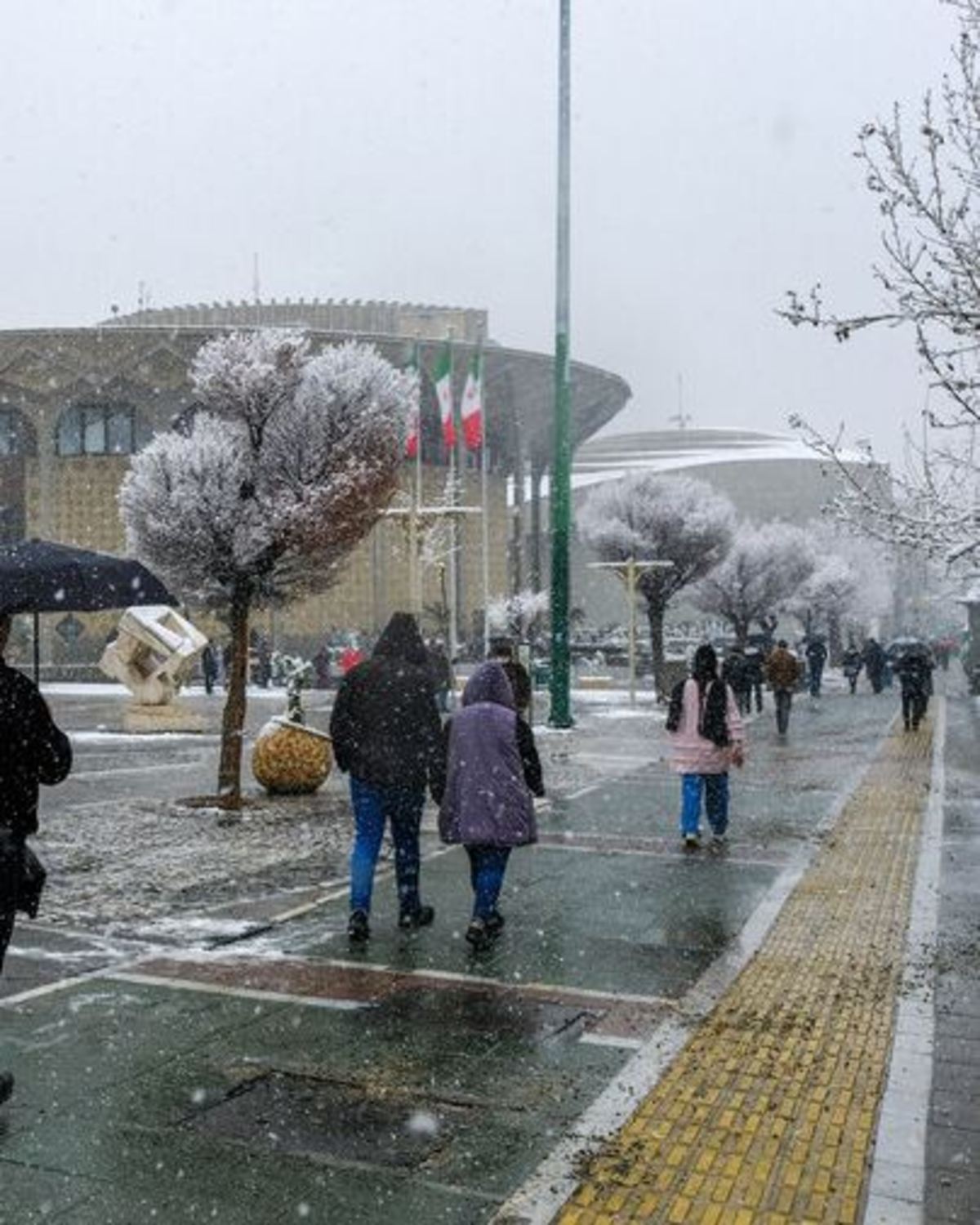 برف و باران در راه تهران