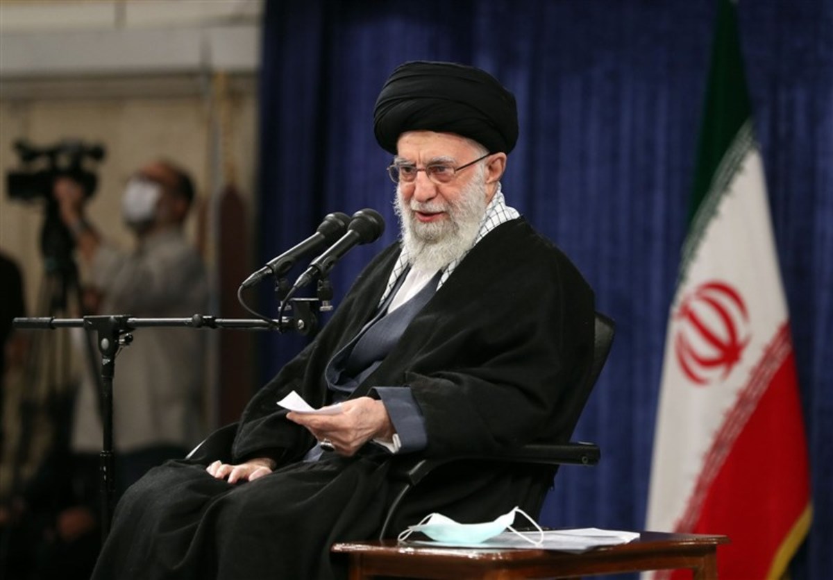 جمعی از مسئولان نظام و سفرای کشور‌های اسلامی با رهبر انقلاب دیدار کردند