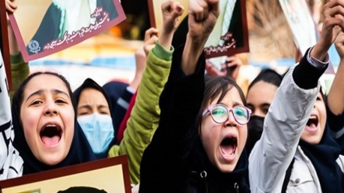 اعلام انزجار دانش آموزان تهرانی از توهین نشریه فرانسوی