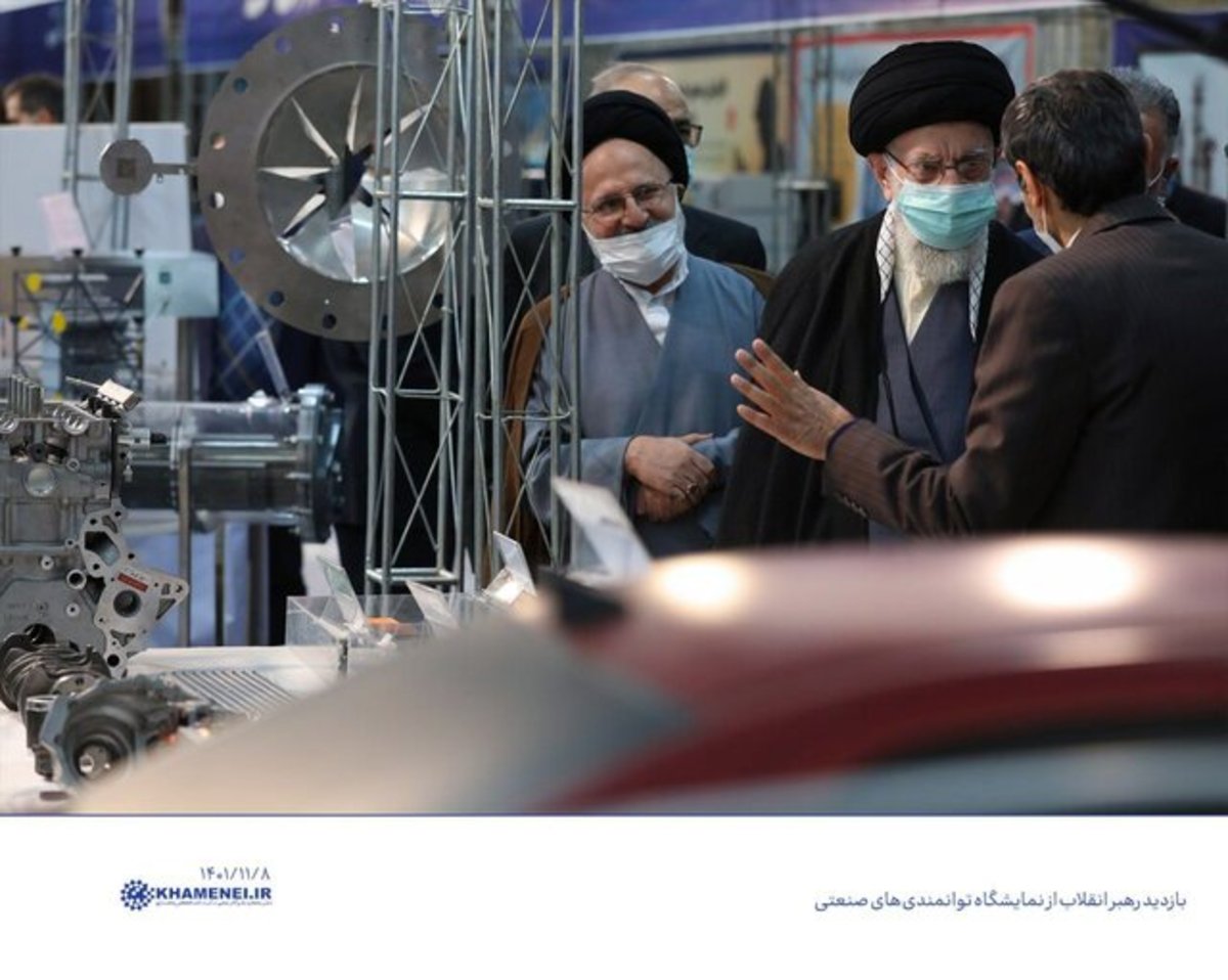 بازدید رهبری از نمایشگاه توانمندی‌های صنعتی