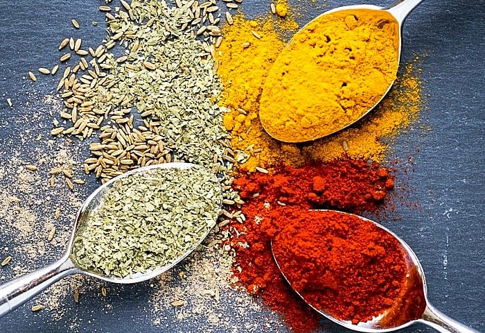 نکاتی درمورد نگهداری و استفاده از ادویه‌ها که شاید نمی‌دانستید