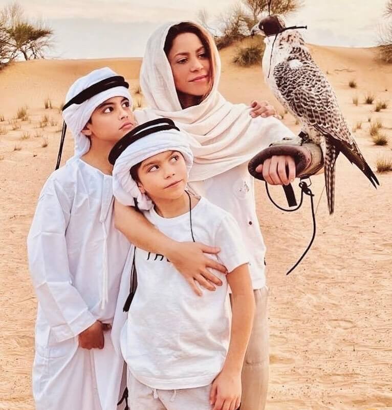 جرارد پیکه عروسک خیمه شب بازی کلارا!