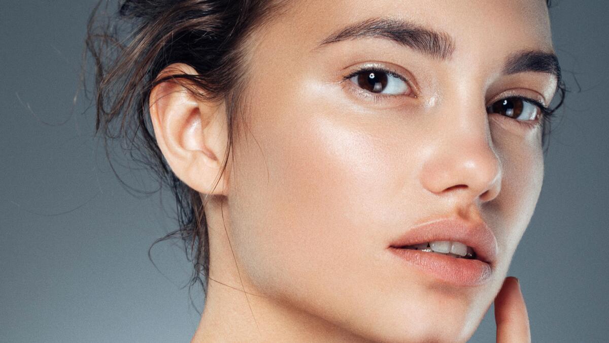 نیاسینامید چیست و چه فایده‌ای برای پوست دارد؟