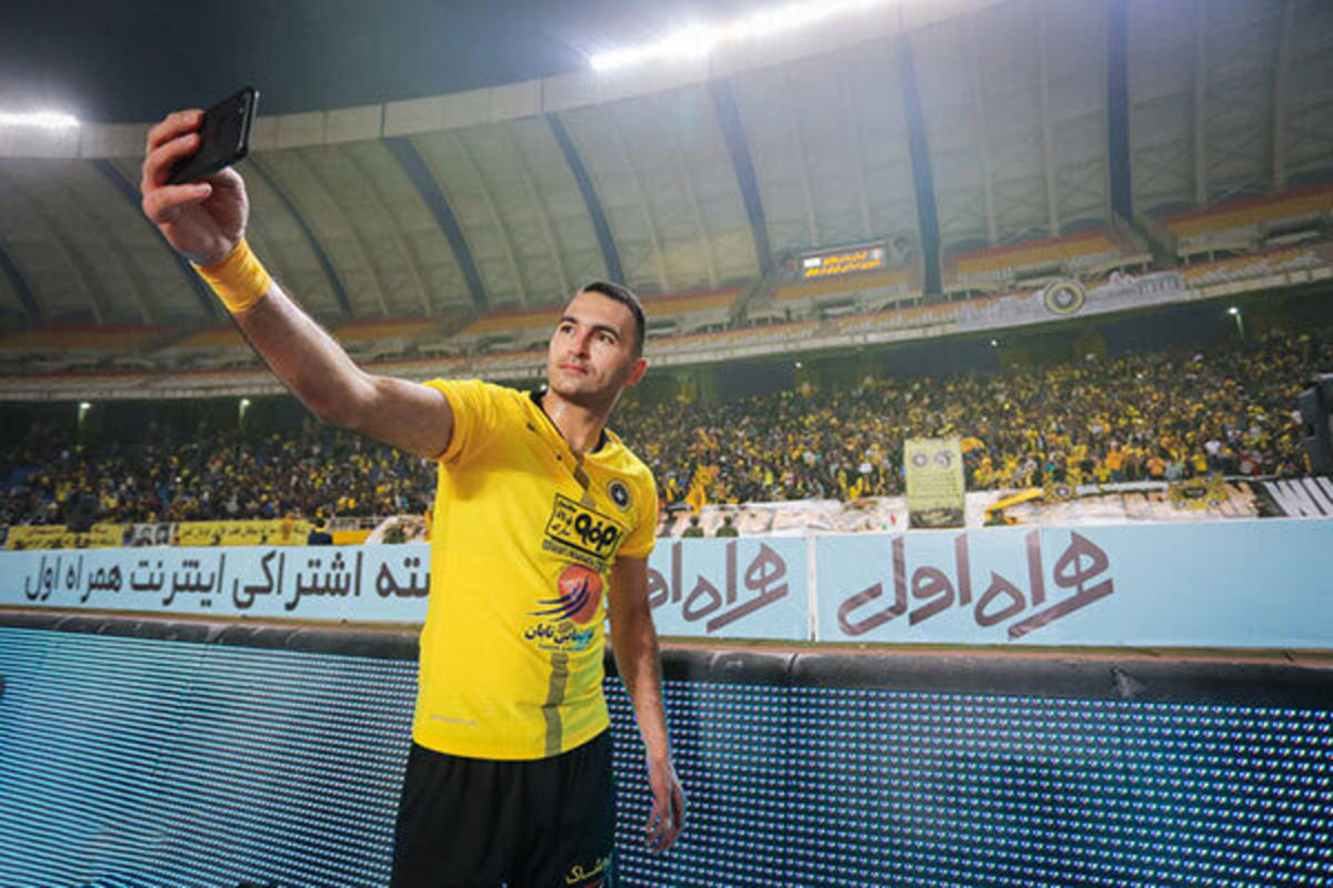 انتقاد تند هواداران پرسپولیس از مدافع سابق سپاهان
