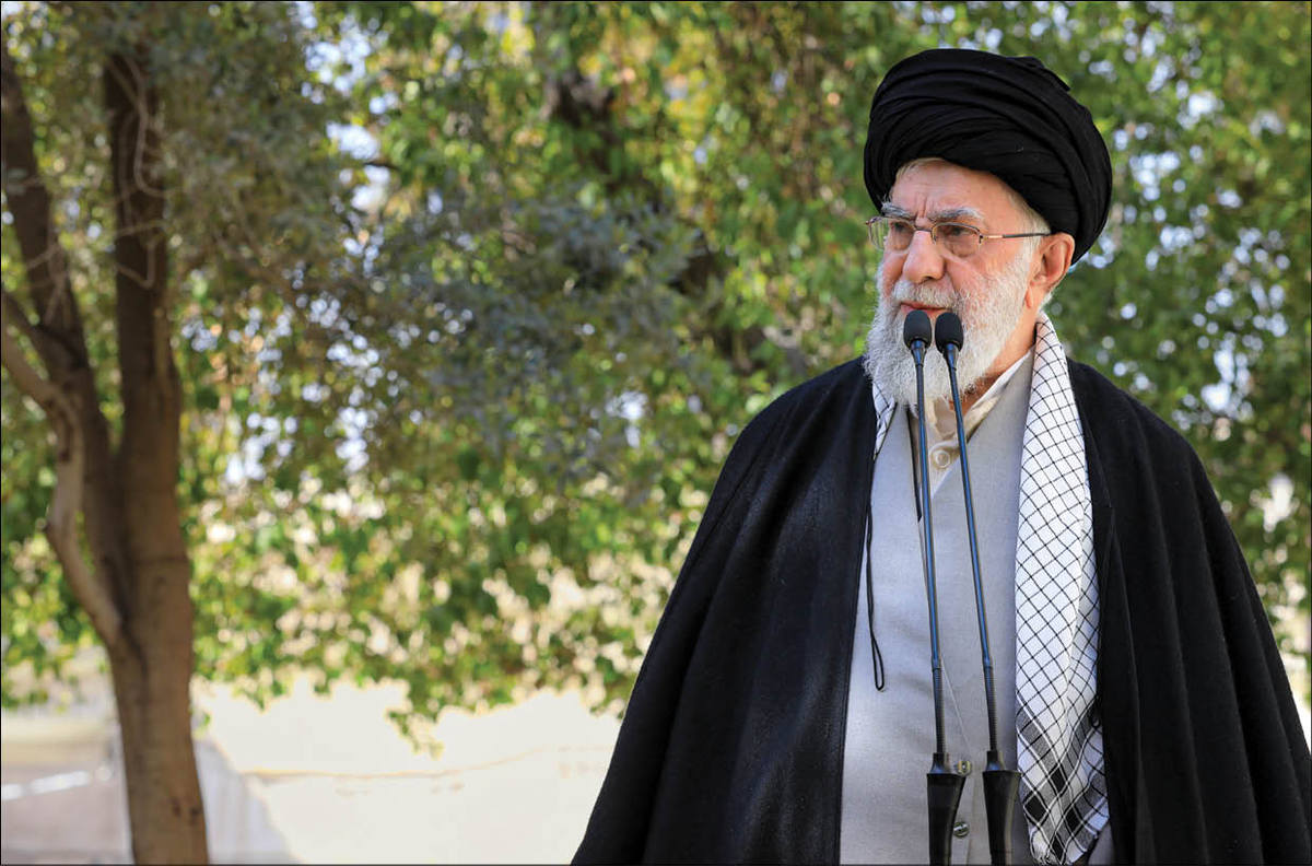 رهبر معظم انقلاب: سررشته جنایت مسمومیت دانش آمو زان باید پیدا شود