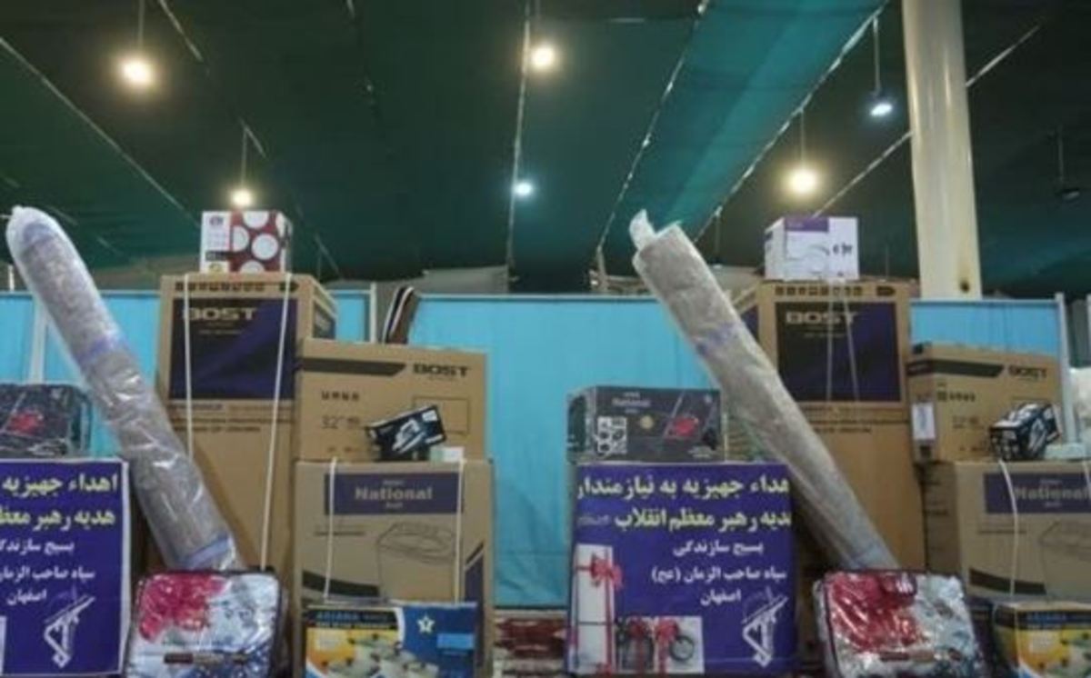 ۳۵ سری جهیزیه به نوعروسان نیازمند نطنزی اهدا شد