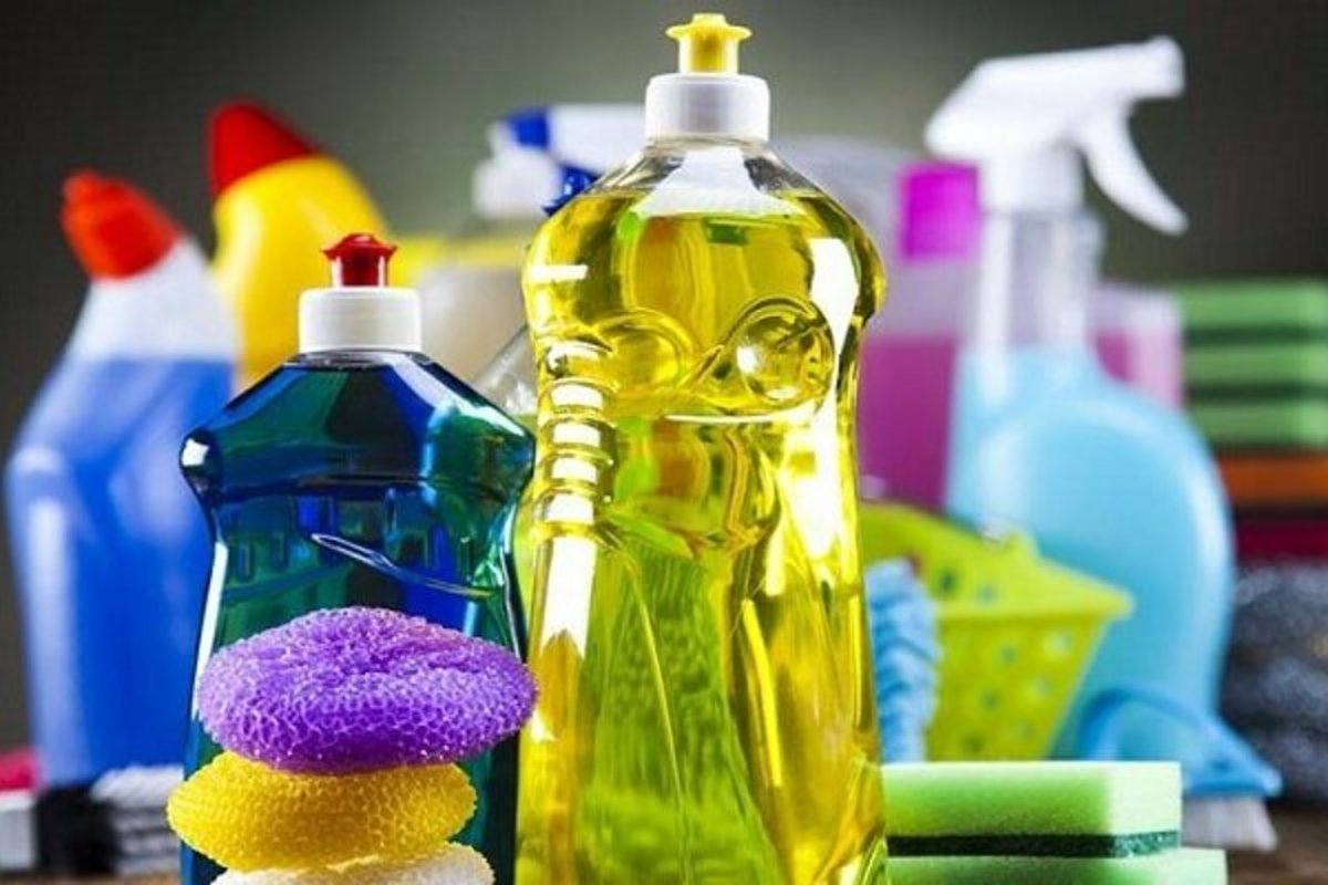 کاربردی‌ترین توصیه‌ها برای مسمومیت با مواد شوینده طی خانه تکانی