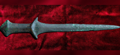 کشف گنجینه‌ای از شمشیر‌ها با ۵ هزار سال قدمت+ تصویر