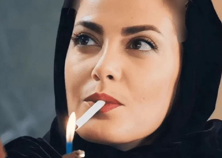 قابی خانوادگی و متفاوت از طناز طباطبایی با ژست گرم و صمیمی + عکس