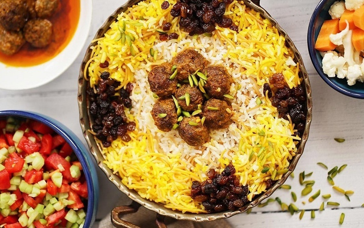 آموزش مرحله به مرحله رشته پلو؛ غذای ویژه شب عید